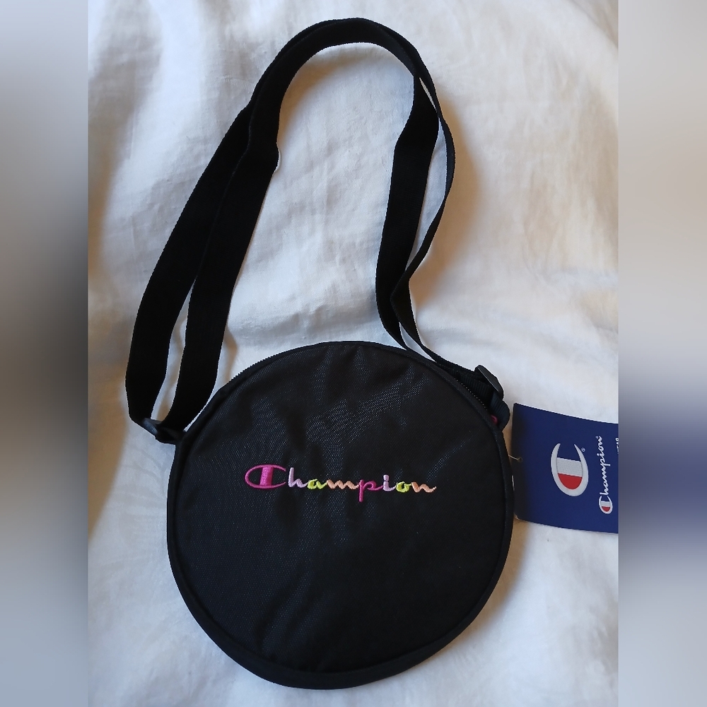 Champion Canteen Crossbody in Black